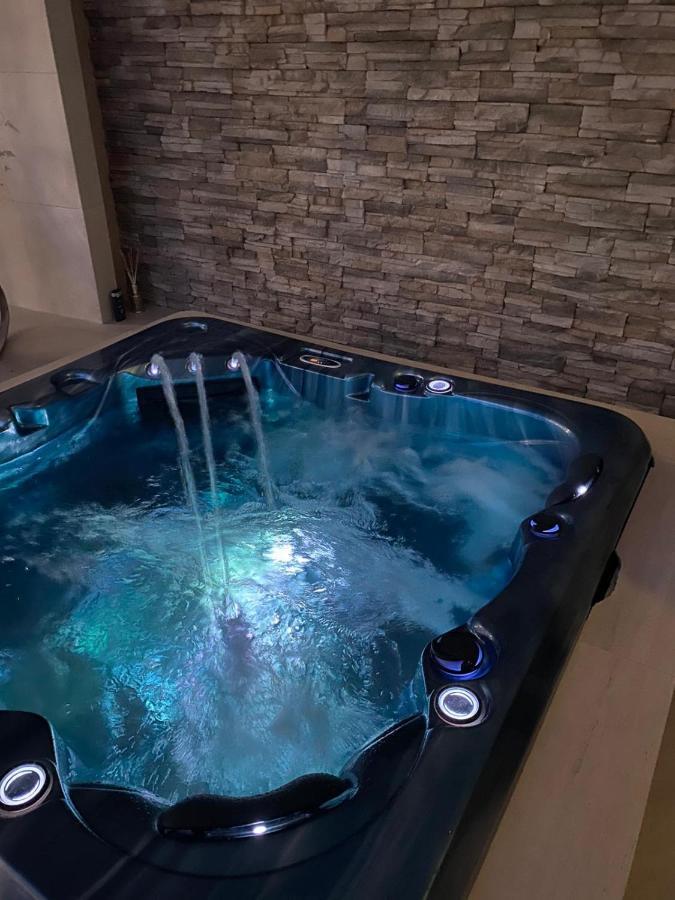Balneum Rooms & Spa Mirabella Eclano エクステリア 写真